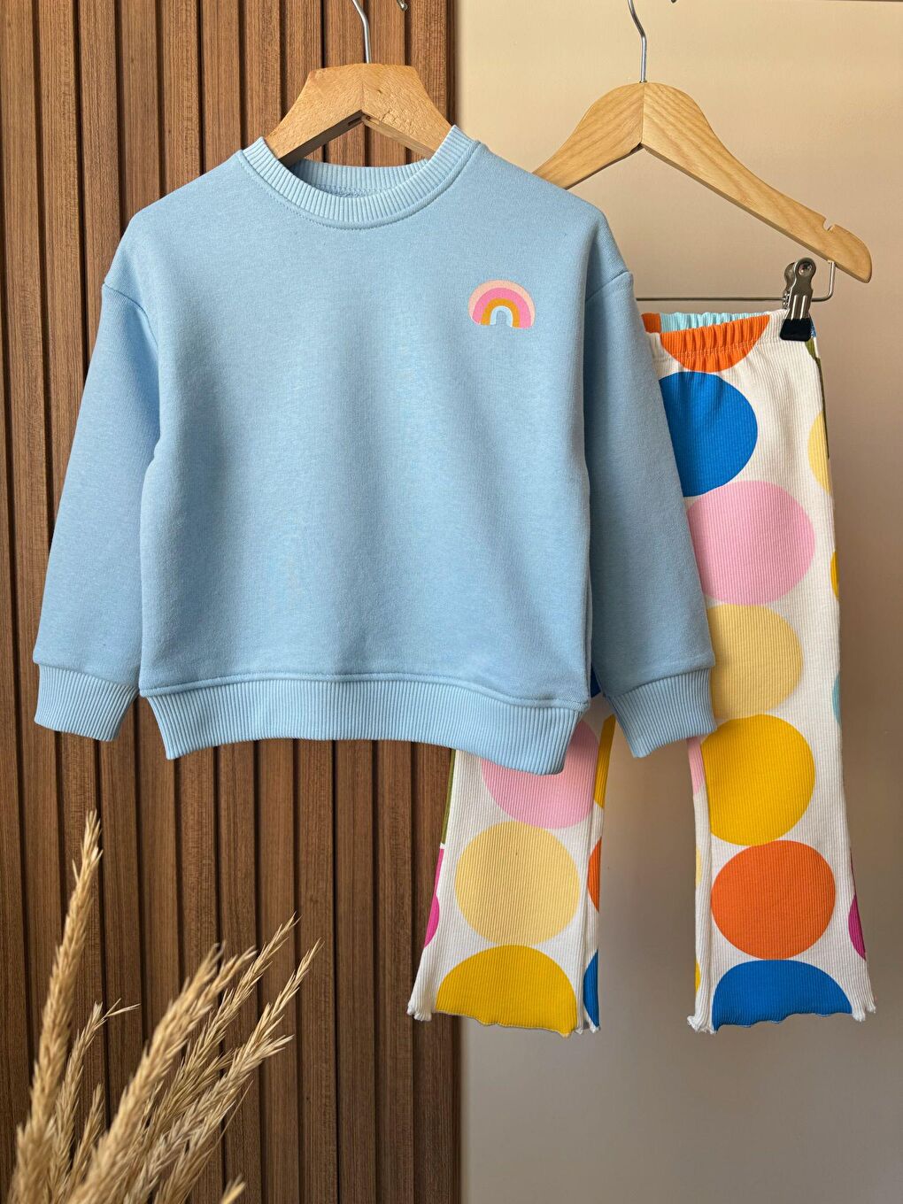 Karışık Kız Çocuk Pamuklu Mavi Sweatshirt Ve Renkli Puantiyeli Flare Pantolon Takım - Enerjik Stil-6