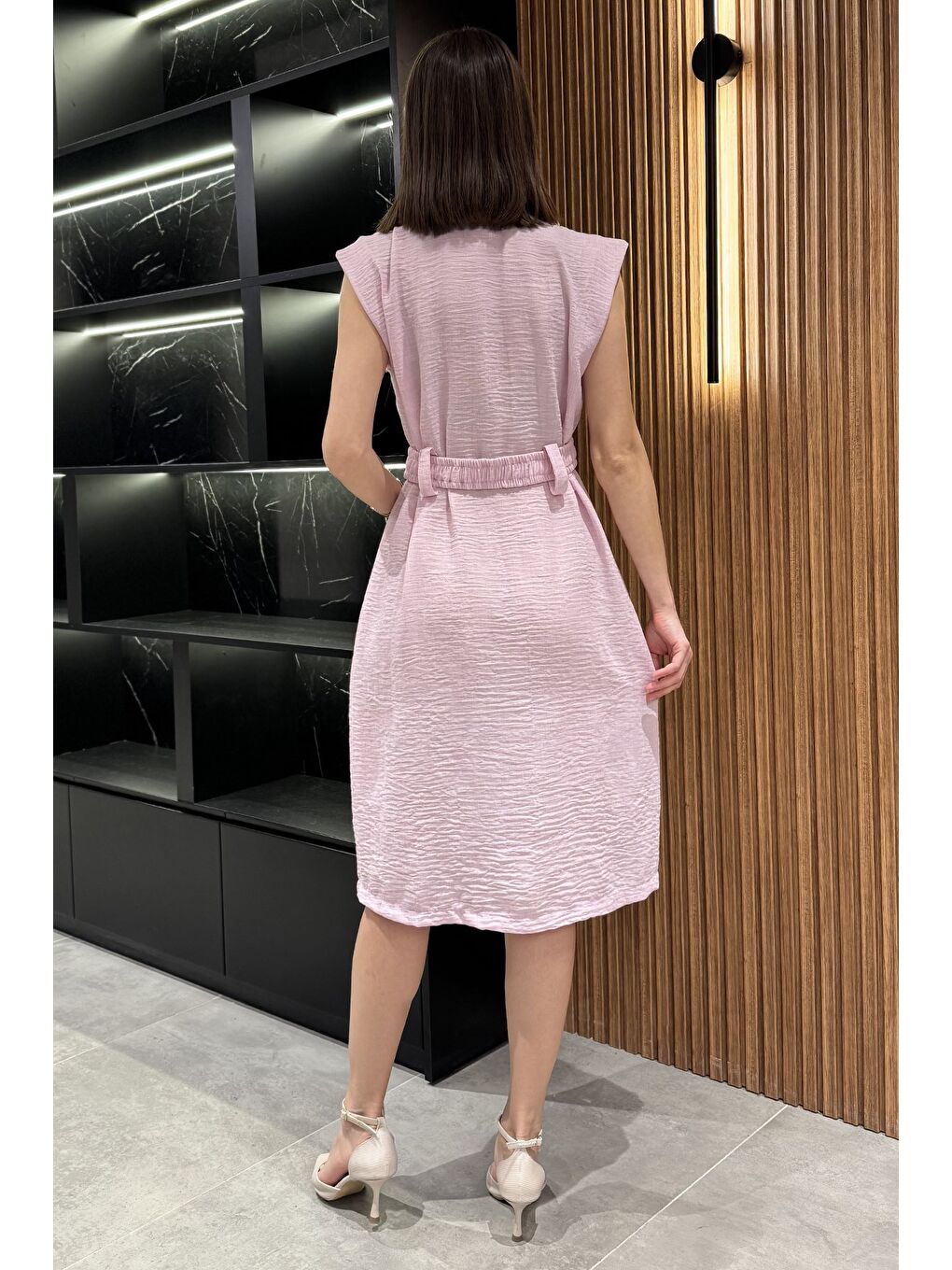 Pembe Kadın Kruvaze Yaka Kuşak Detaylı Boydan Düğmeli Elbise-2