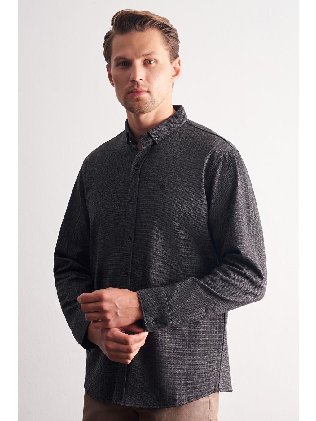 Siyah Smart Düğmeli Yaka Uzun Kol Cepsiz Slim Fit Casual Gömlek 1004255172-2