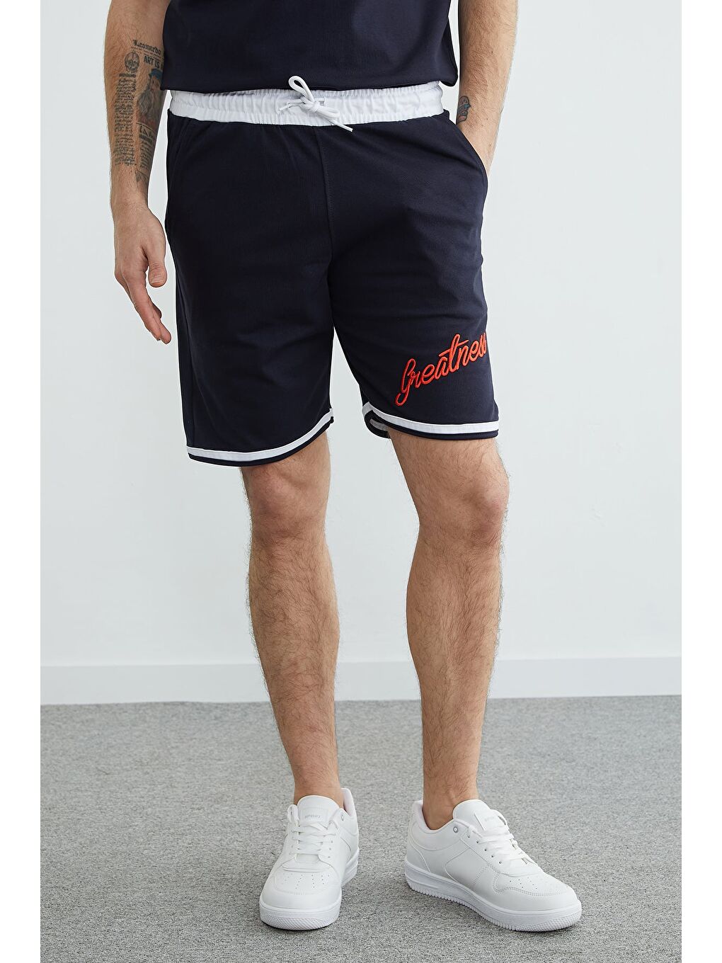 Lacivert Beli Bağlamalı Nakışlı Biye Detaylı Şort-1