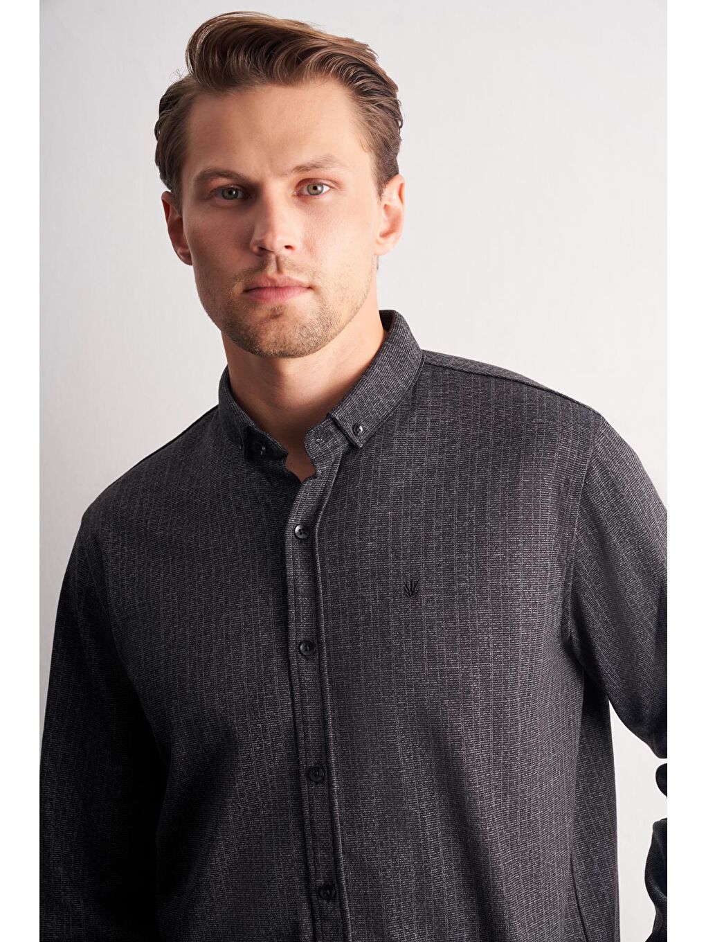 Siyah Smart Düğmeli Yaka Uzun Kol Cepsiz Slim Fit Casual Gömlek 1004255172-3