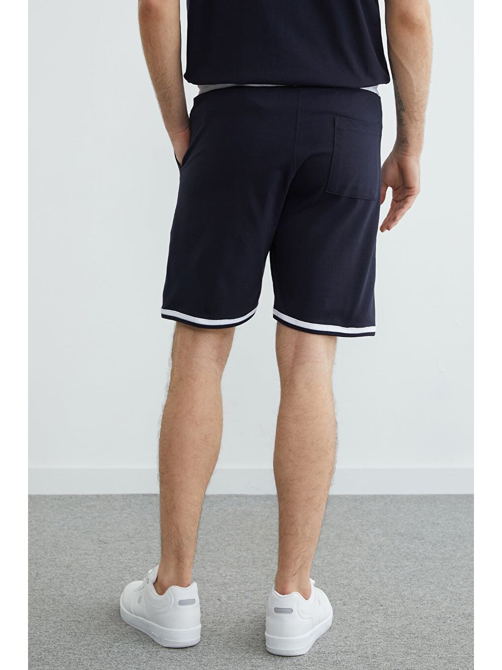 Lacivert Beli Bağlamalı Nakışlı Biye Detaylı Şort-4