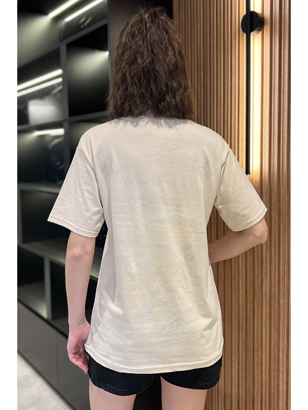 Bej Kurdele Taşlı Bisiklet Yaka Kadın Tişört-2