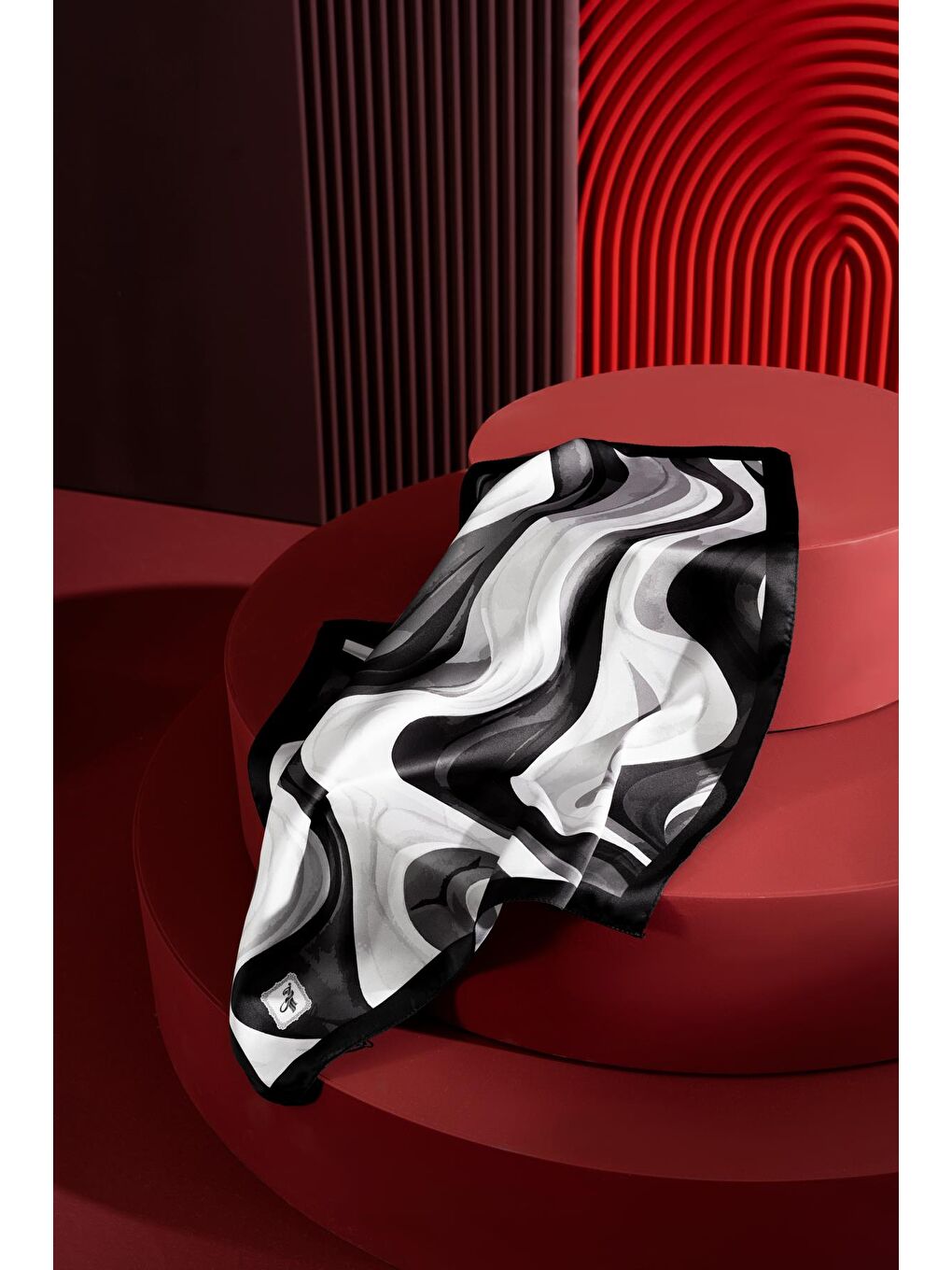 Siyah Kadın Dalga Desen 55*55 cm Bandana & Fular