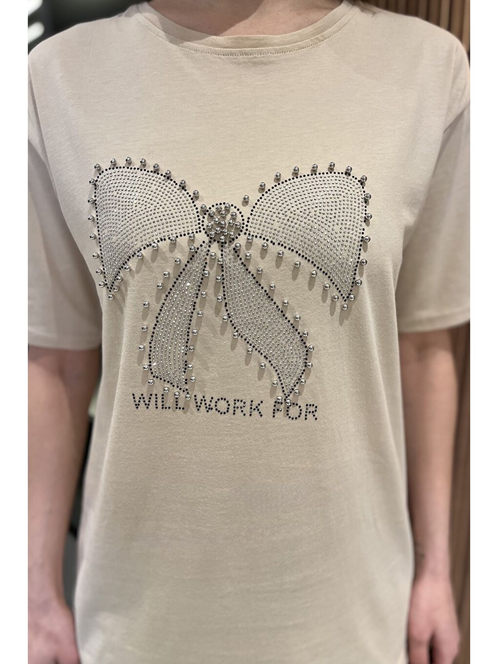 Bej Kurdele Taşlı Bisiklet Yaka Kadın Tişört-3