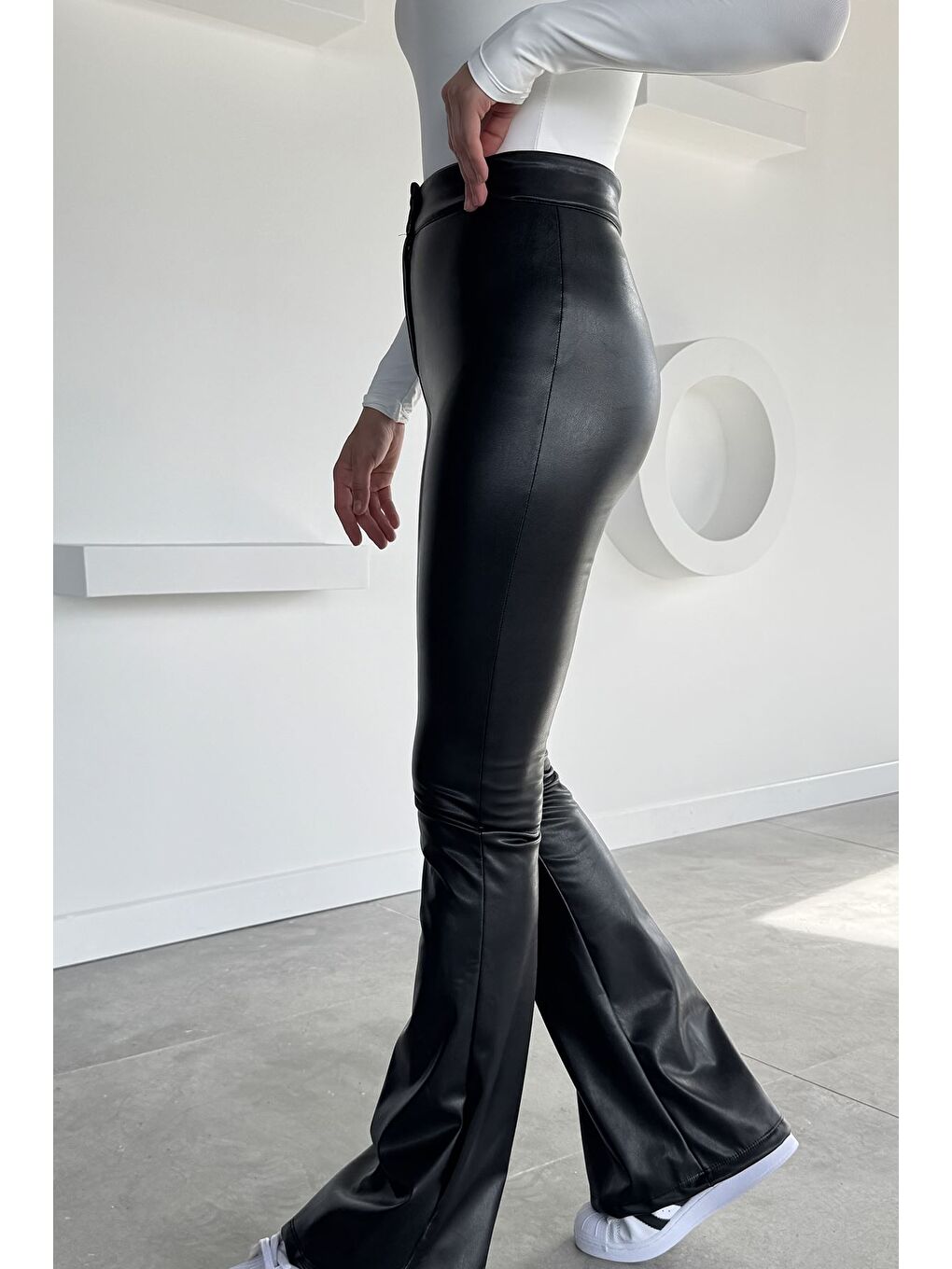 Siyah Kadın Yüksek Bel İspanyol Paça Suni Deri Tayt-2