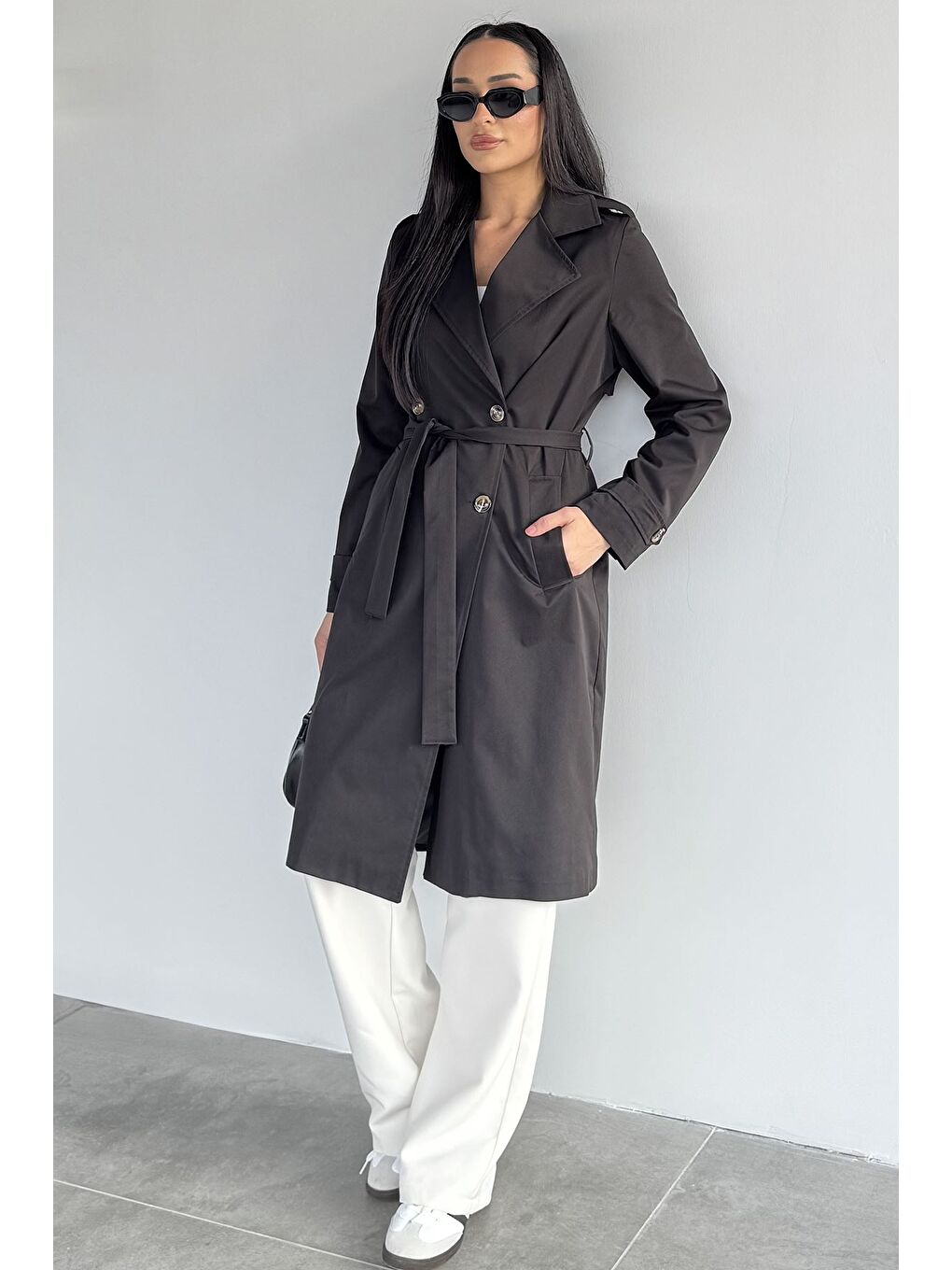 Siyah Kadın Kruvaze Yaka İç Astarlı Bel Kuşak Detaylı Trençkot-1