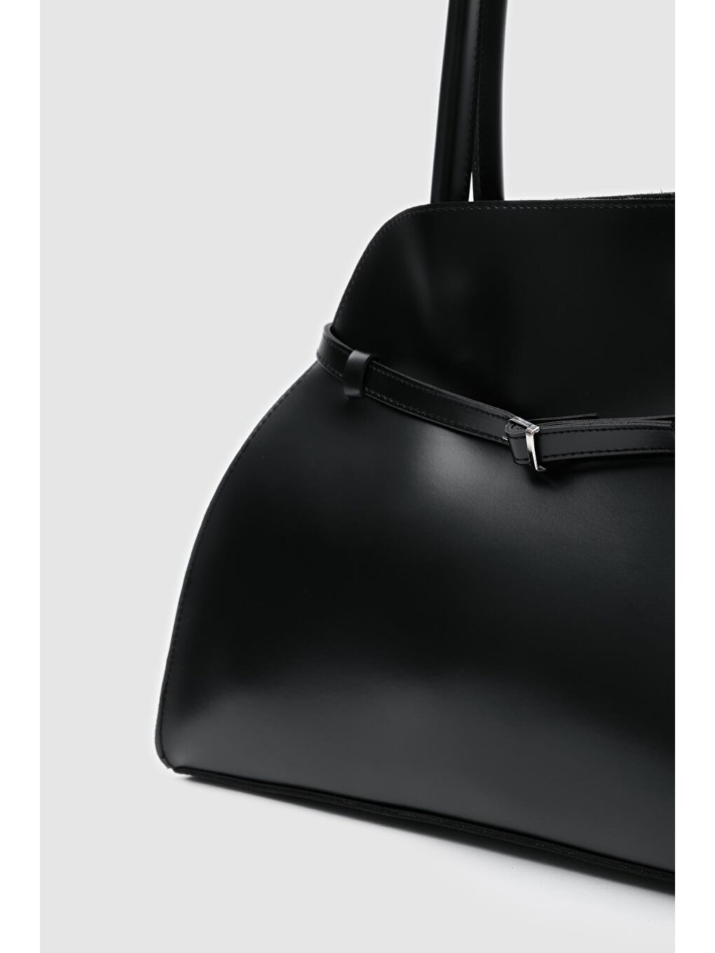 Monets Kemer Detaylı Omuz Çantası Siyah-3