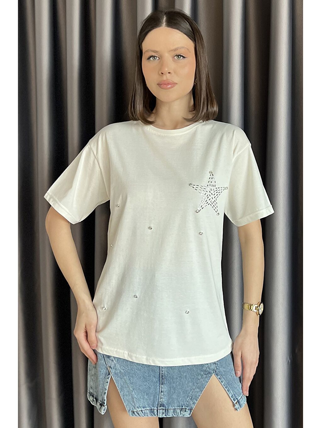 Ekru Yıldız Taşlı Bisiklet Yaka Kadın Tişört-1