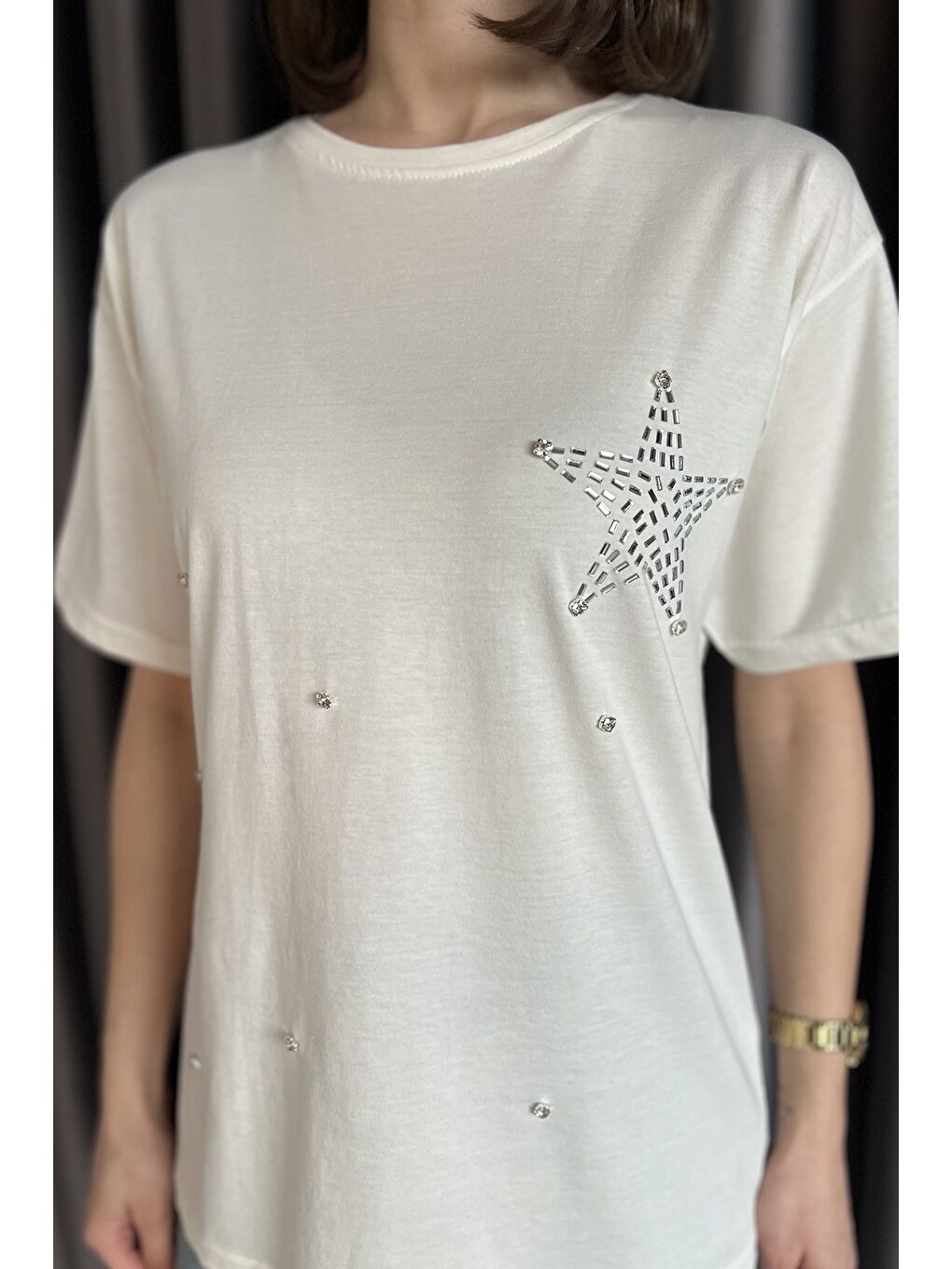 Ekru Yıldız Taşlı Bisiklet Yaka Kadın Tişört-3