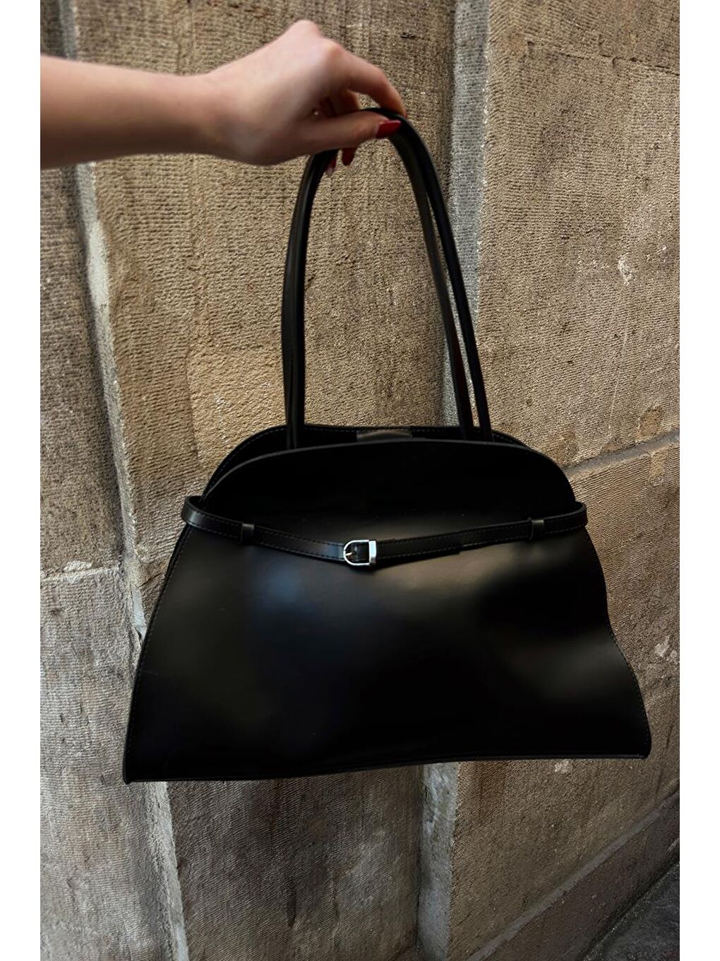 Monets Kemer Detaylı Omuz Çantası Siyah-6