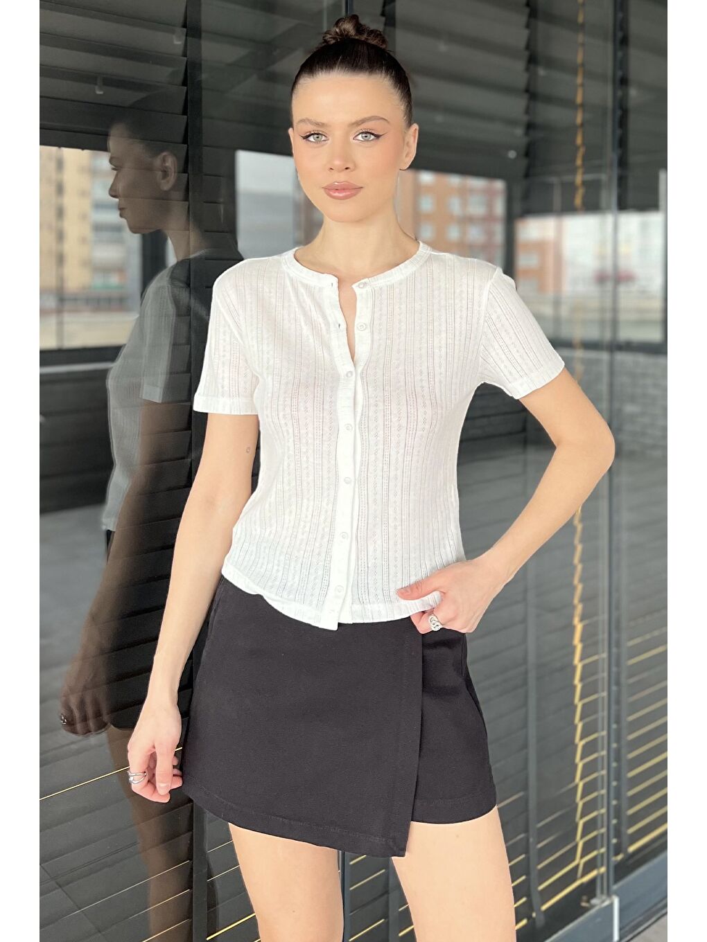 Ekru Kadın Boydan Düğmeli Ajurlu Bluz-1