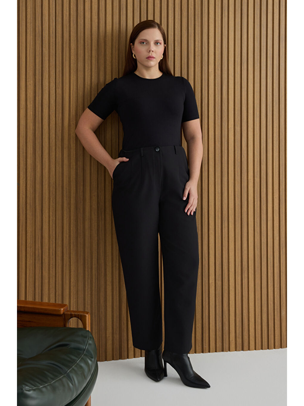 Siyah İç Beli Lastikli Dokuma Pantolon