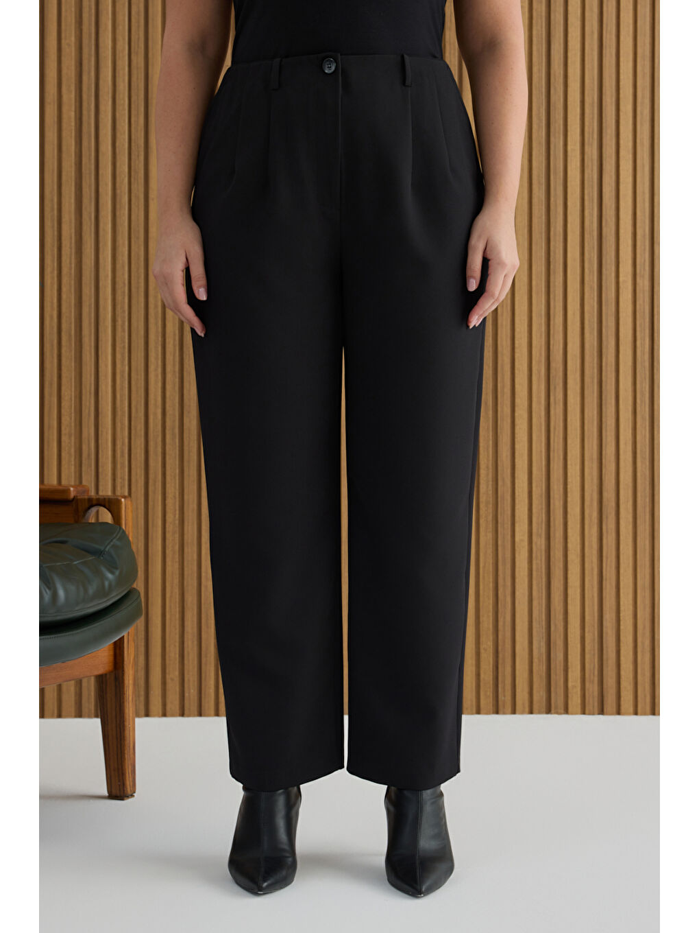 Siyah İç Beli Lastikli Dokuma Pantolon-1