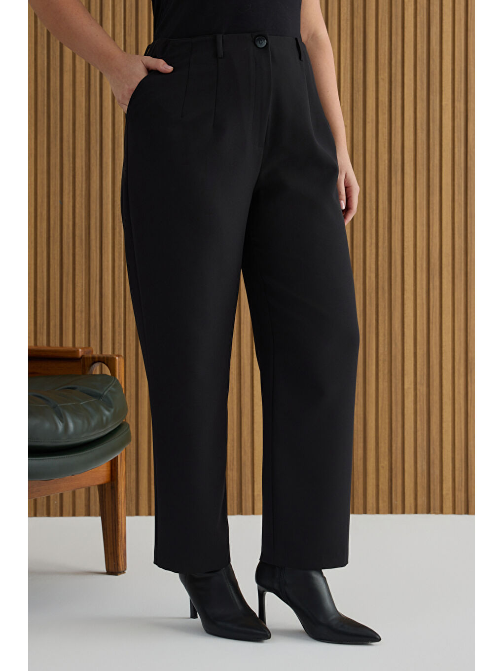 Siyah İç Beli Lastikli Dokuma Pantolon-2