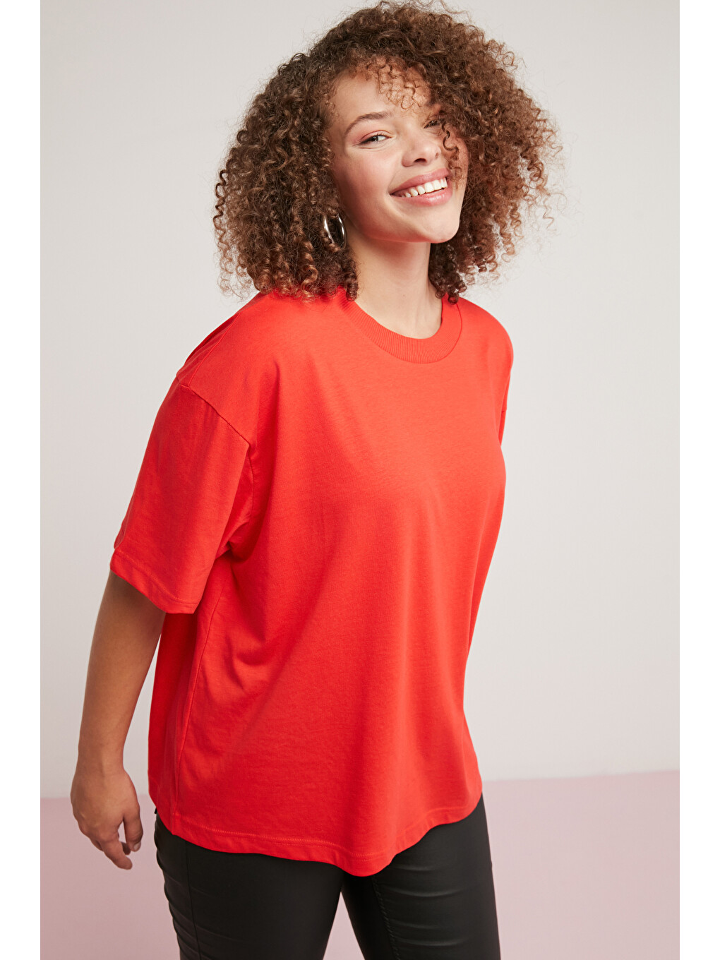 Allıson Kadın 100% Pamuk Oversize Fit Yuvarlak Yaka Yarım Kollu Basıc Kırmızı Büyük Beden T-shirt-2