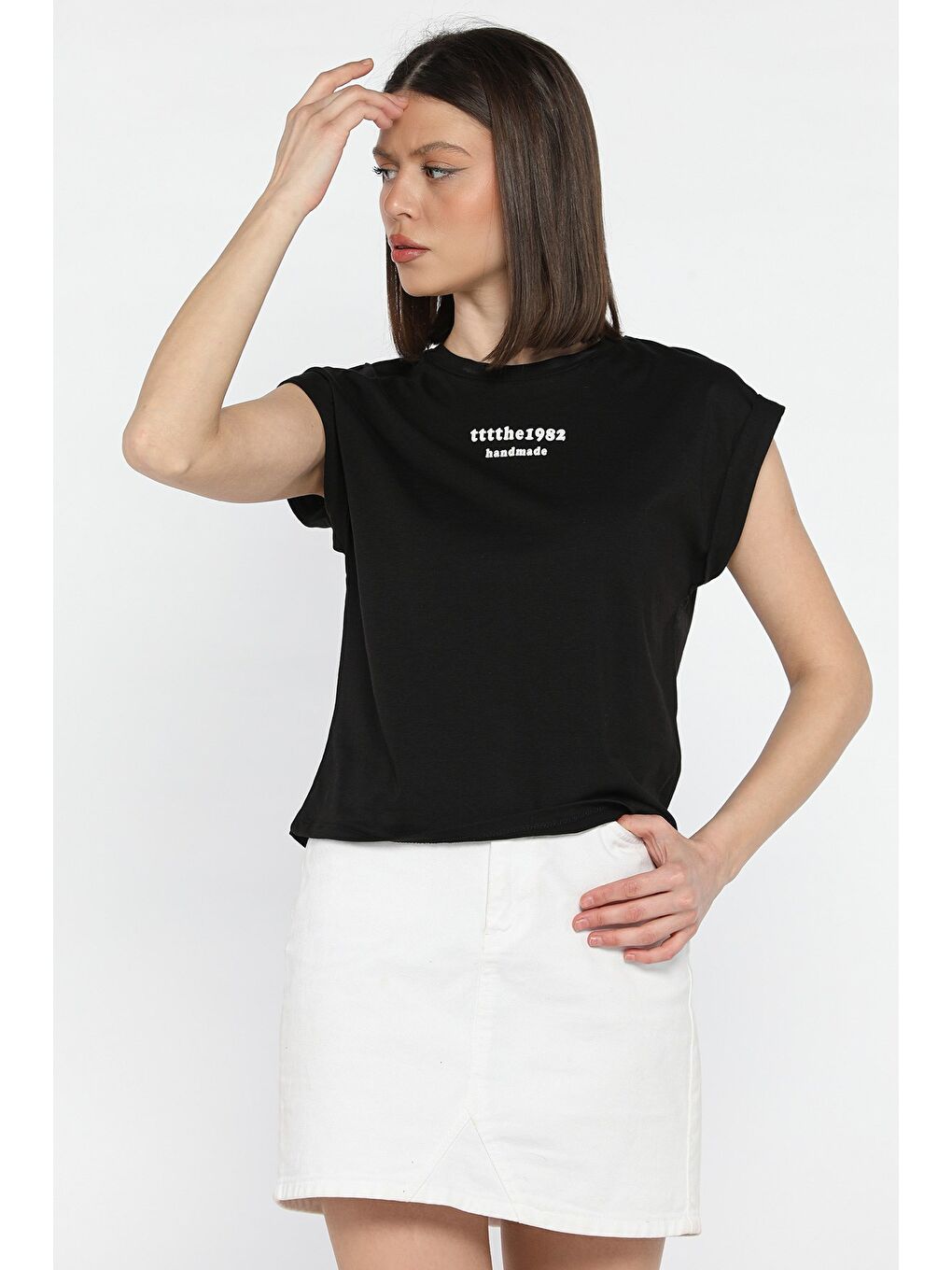 Siyah Kadın Kabartma Yazı Baskılı Japone Kol Tişört-1