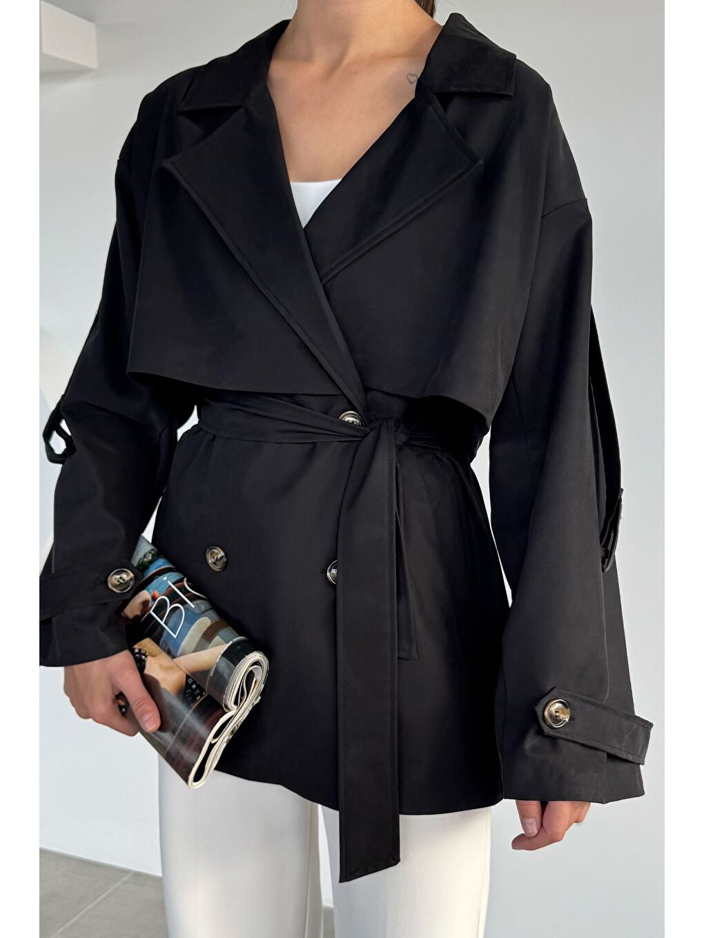 Siyah Kadın Ön Düğmeli İç Astarlı Bel Kuşak Detaylı Trençkot