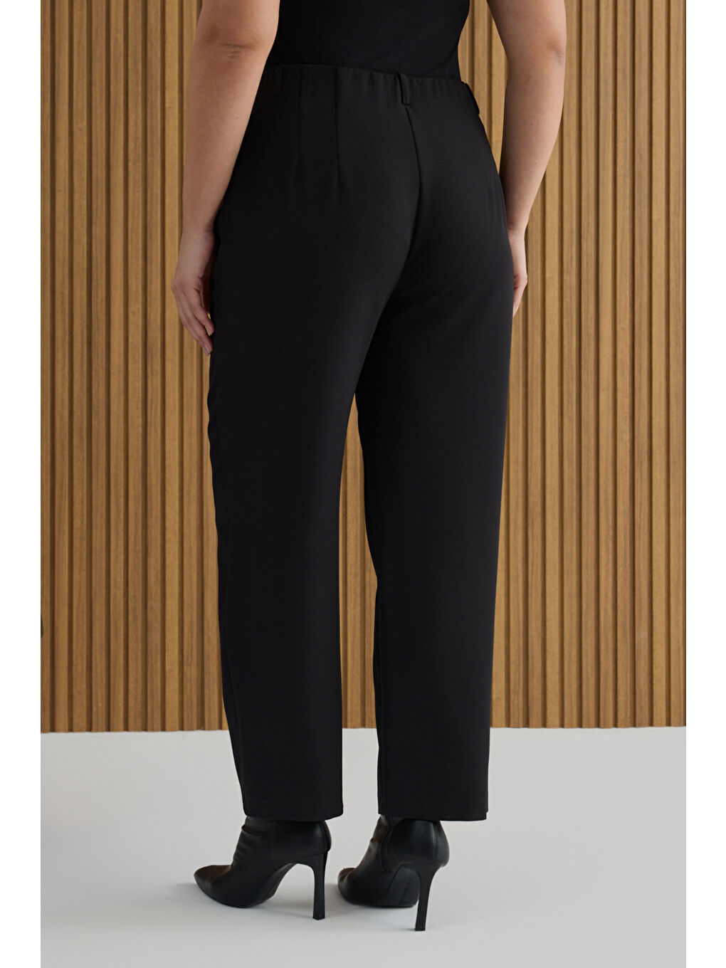 Siyah İç Beli Lastikli Dokuma Pantolon-3