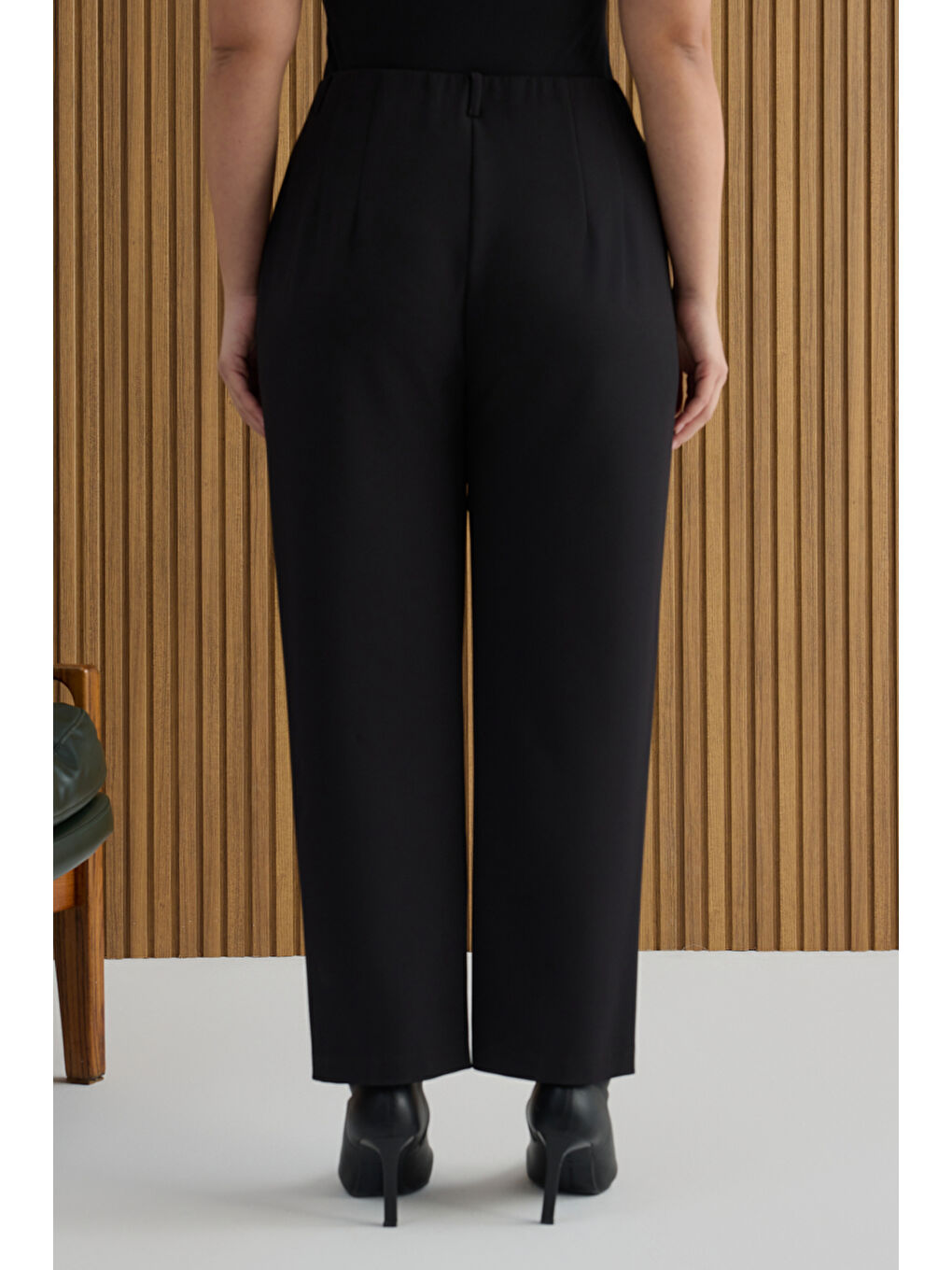 Siyah İç Beli Lastikli Dokuma Pantolon-4