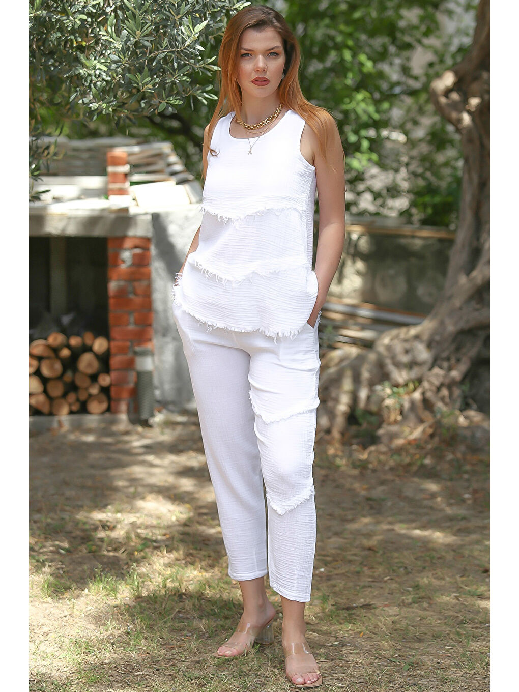 Organik Pamuk Beyaz Yuvarlak Yaka Kolsuz Cepli Püsküllü Dokuma Lastikli Bel Dar Paça Casual Takım-3