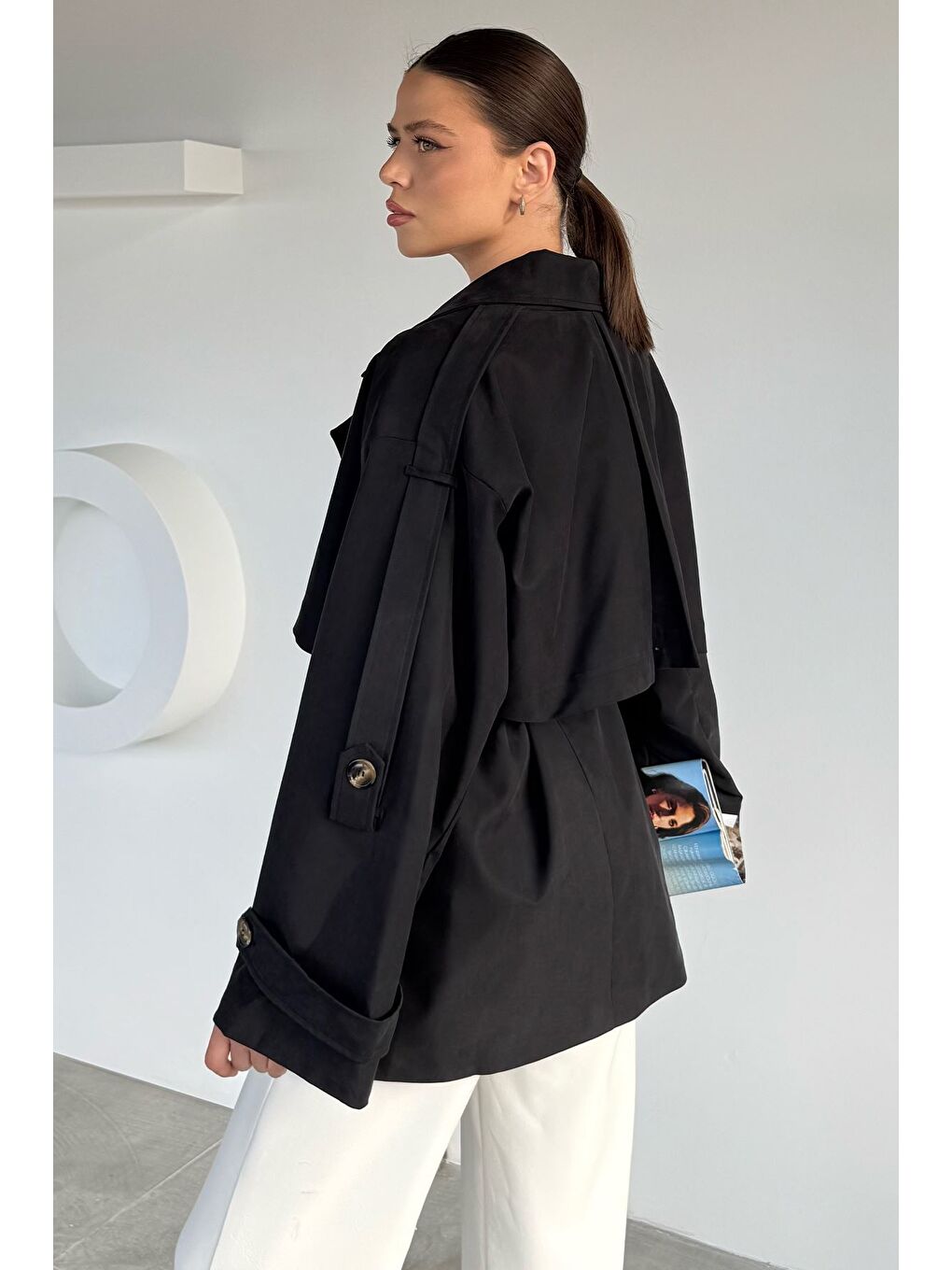 Siyah Kadın Ön Düğmeli İç Astarlı Bel Kuşak Detaylı Trençkot-3