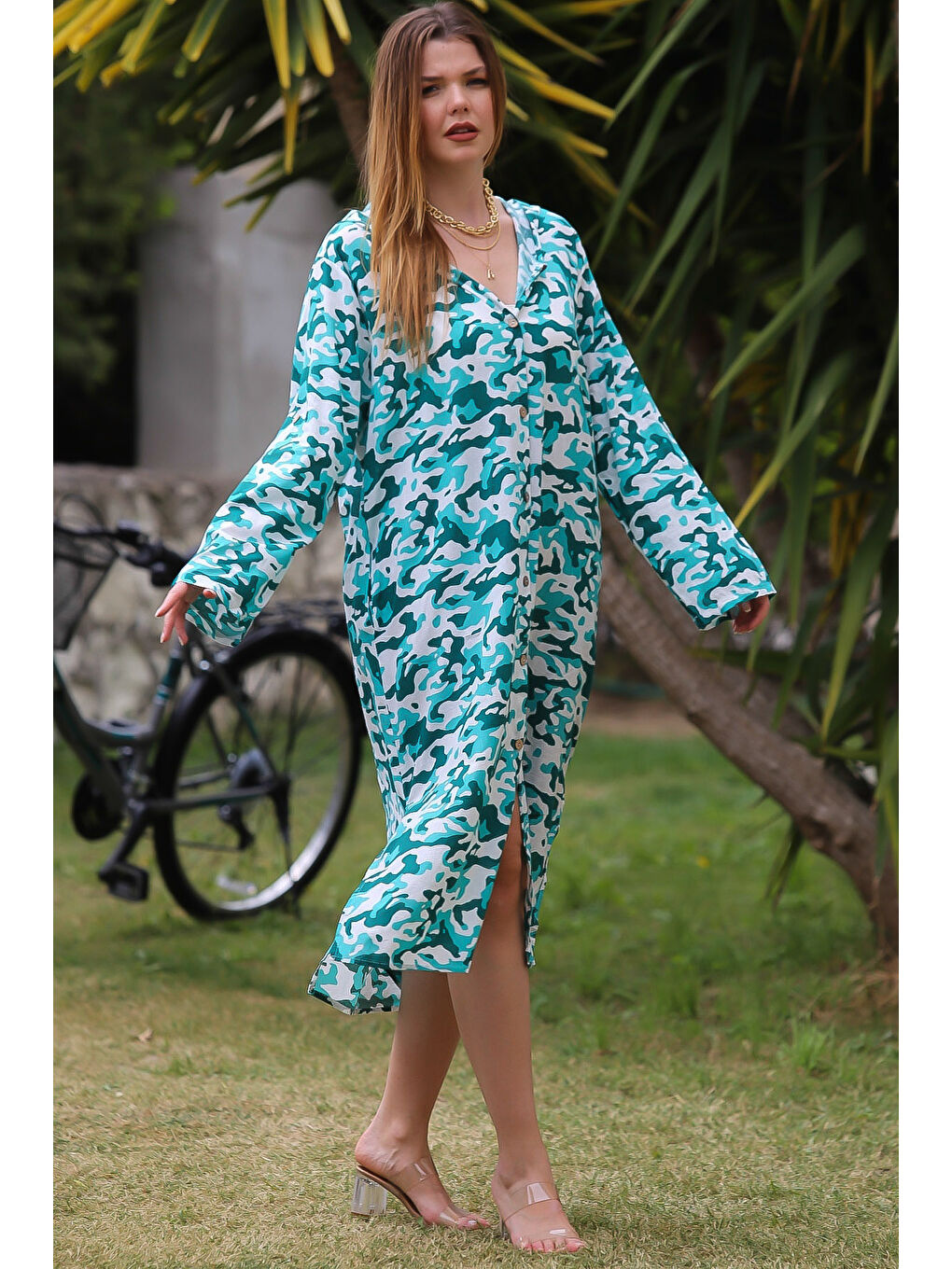 Kamuflaj Yeşili Kapüşonlu Düğmeli Uzun Kollu Düğmeli Cepli Yırtmaçlı Dokuma Casual Elbise-1