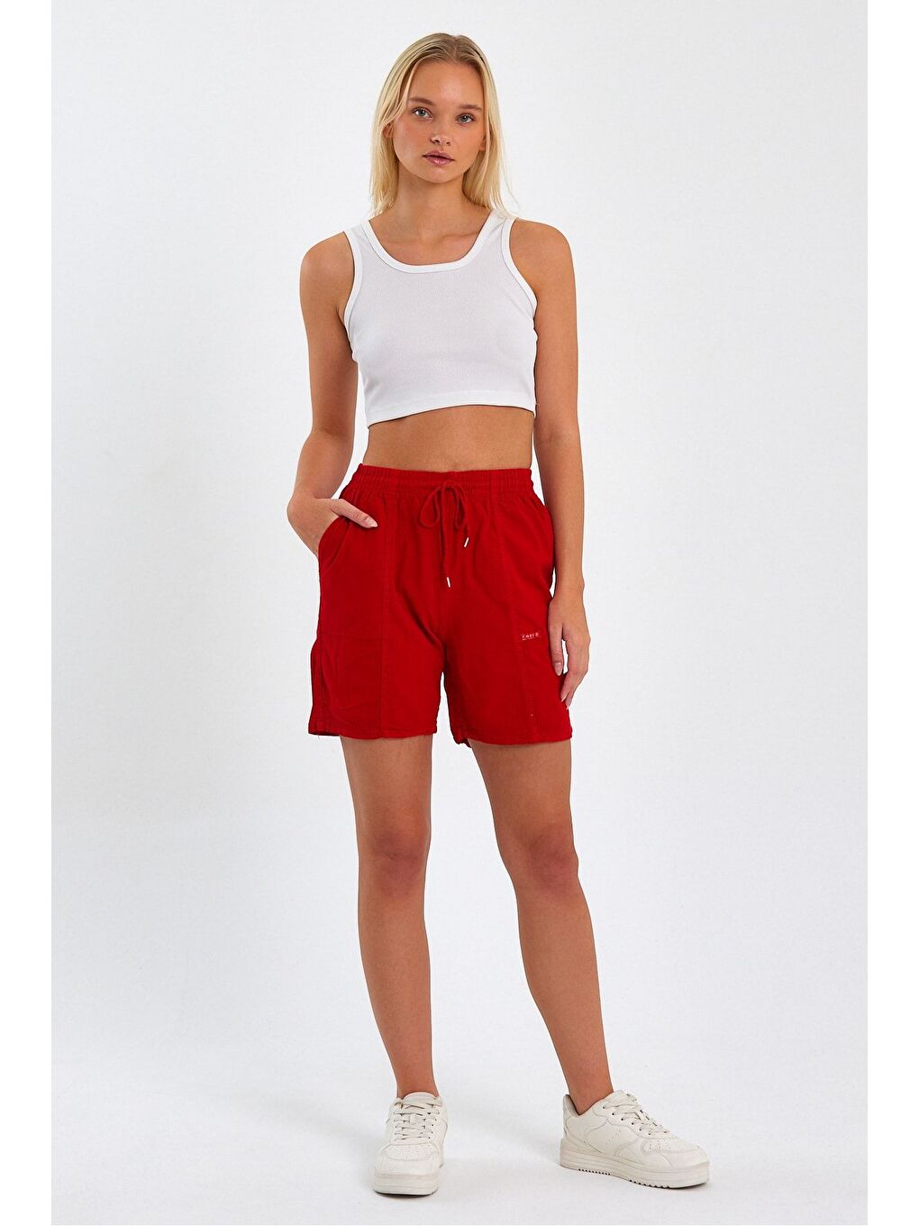 Kadın Kırmızı Rahat Kesim Keten Şort-1