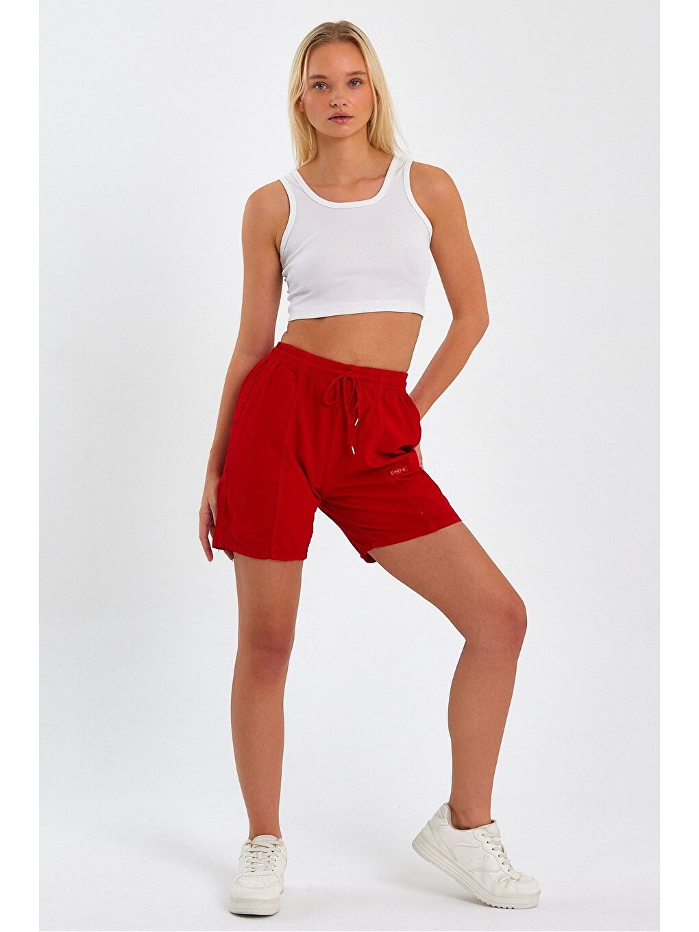 Kadın Kırmızı Rahat Kesim Keten Şort-2