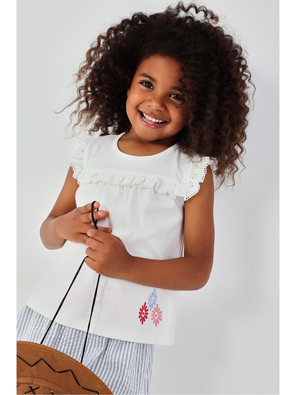 Çiçek Nakışlı Tshirt 2-6 Yaş Beyaz-2