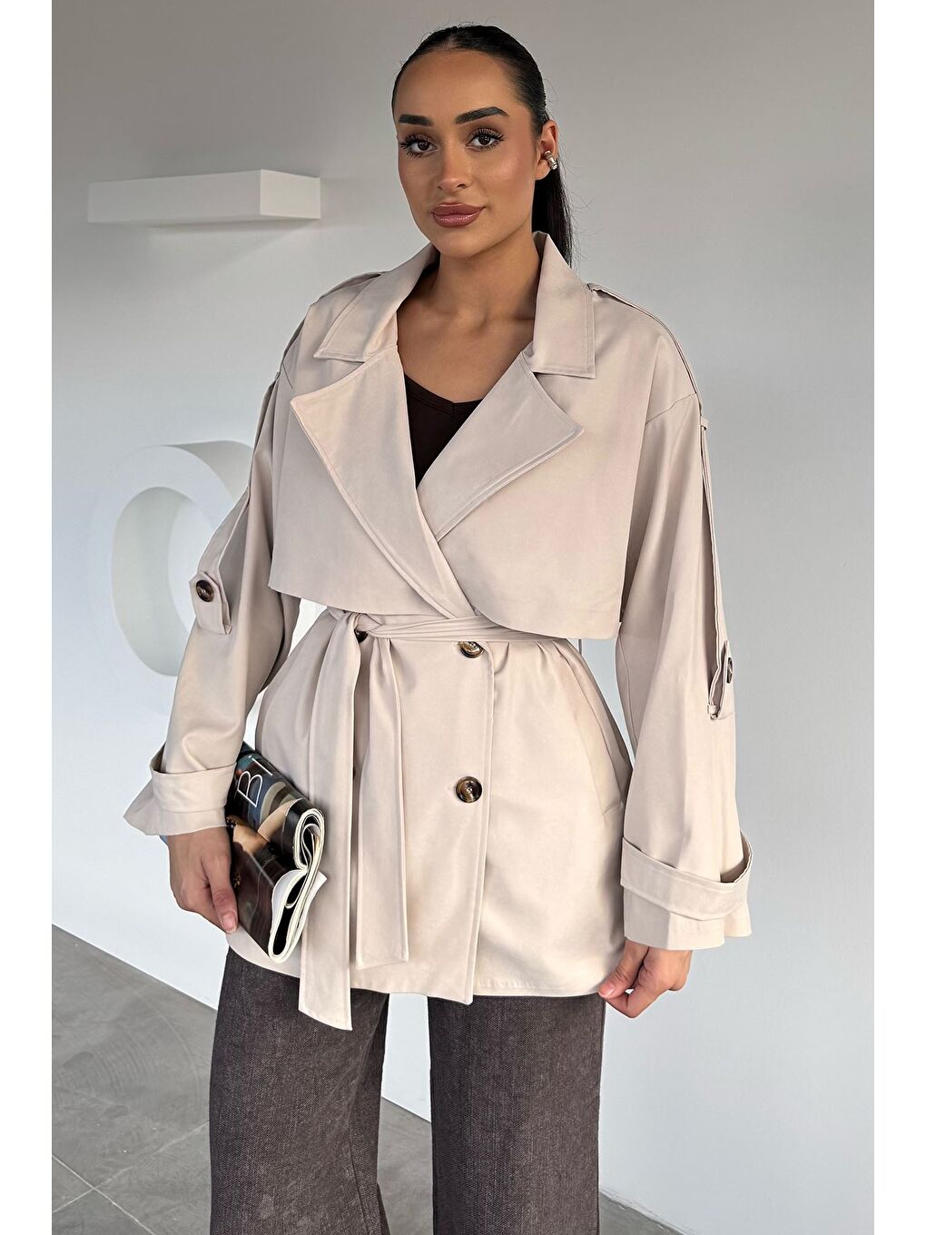Bej Kadın Ön Düğmeli İç Astarlı Bel Kuşak Detaylı Trençkot-2