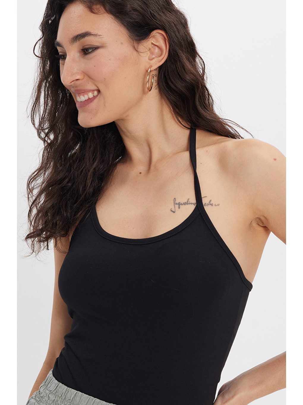 Kadın Slim Fit Dar Kesim Pamuklu Halter Yaka İnce Bağcıklı Siyah Crop-2