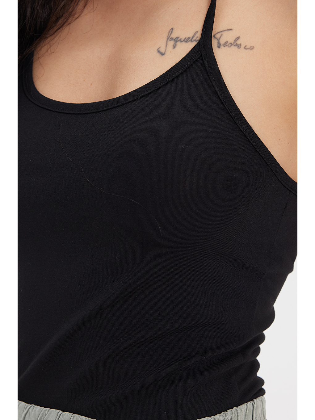 Kadın Slim Fit Dar Kesim Pamuklu Halter Yaka İnce Bağcıklı Siyah Crop-4