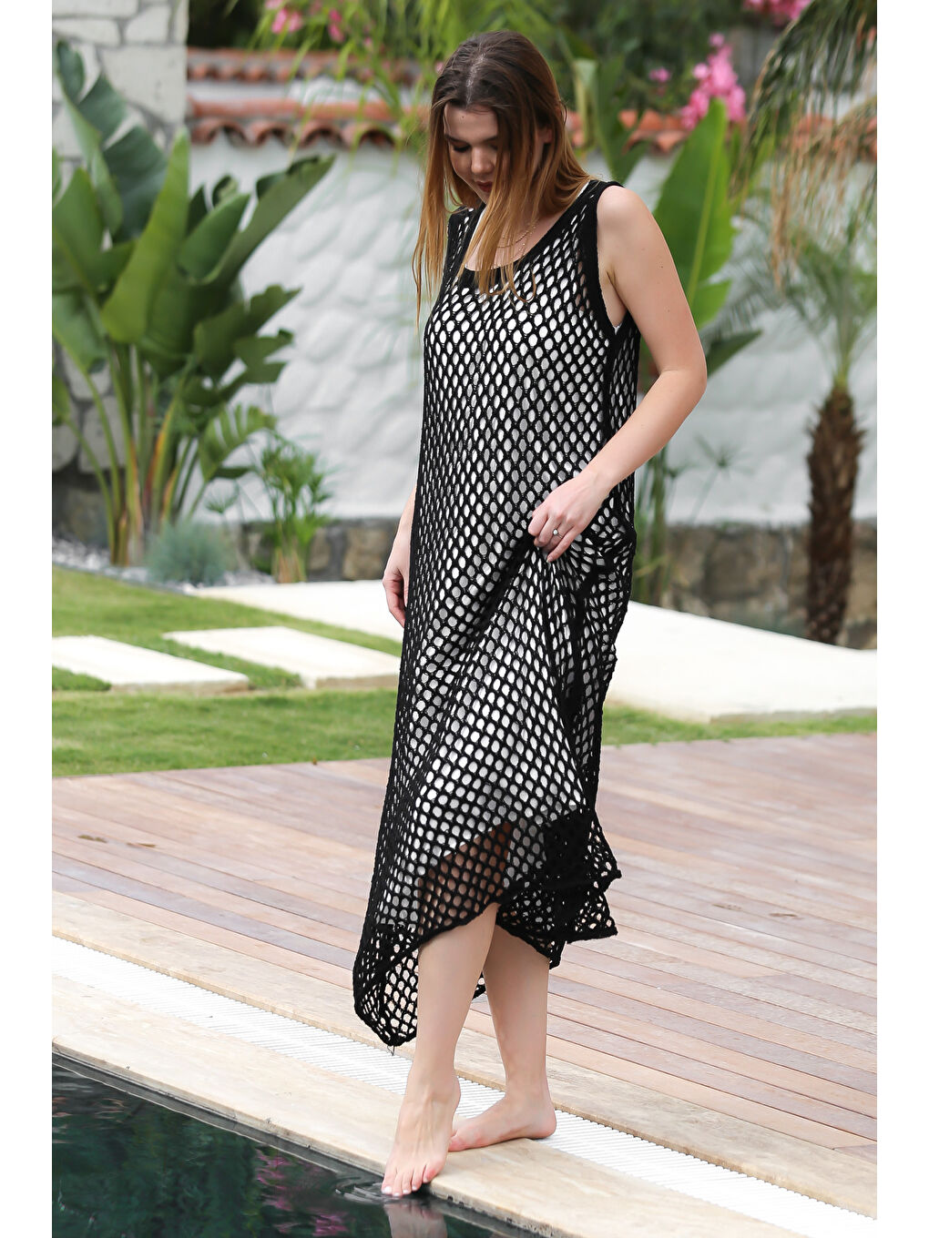 Siyah Havuz Yaka Kolsuz Astarlı Fileli Long Fit Dokuma Casual Elbise