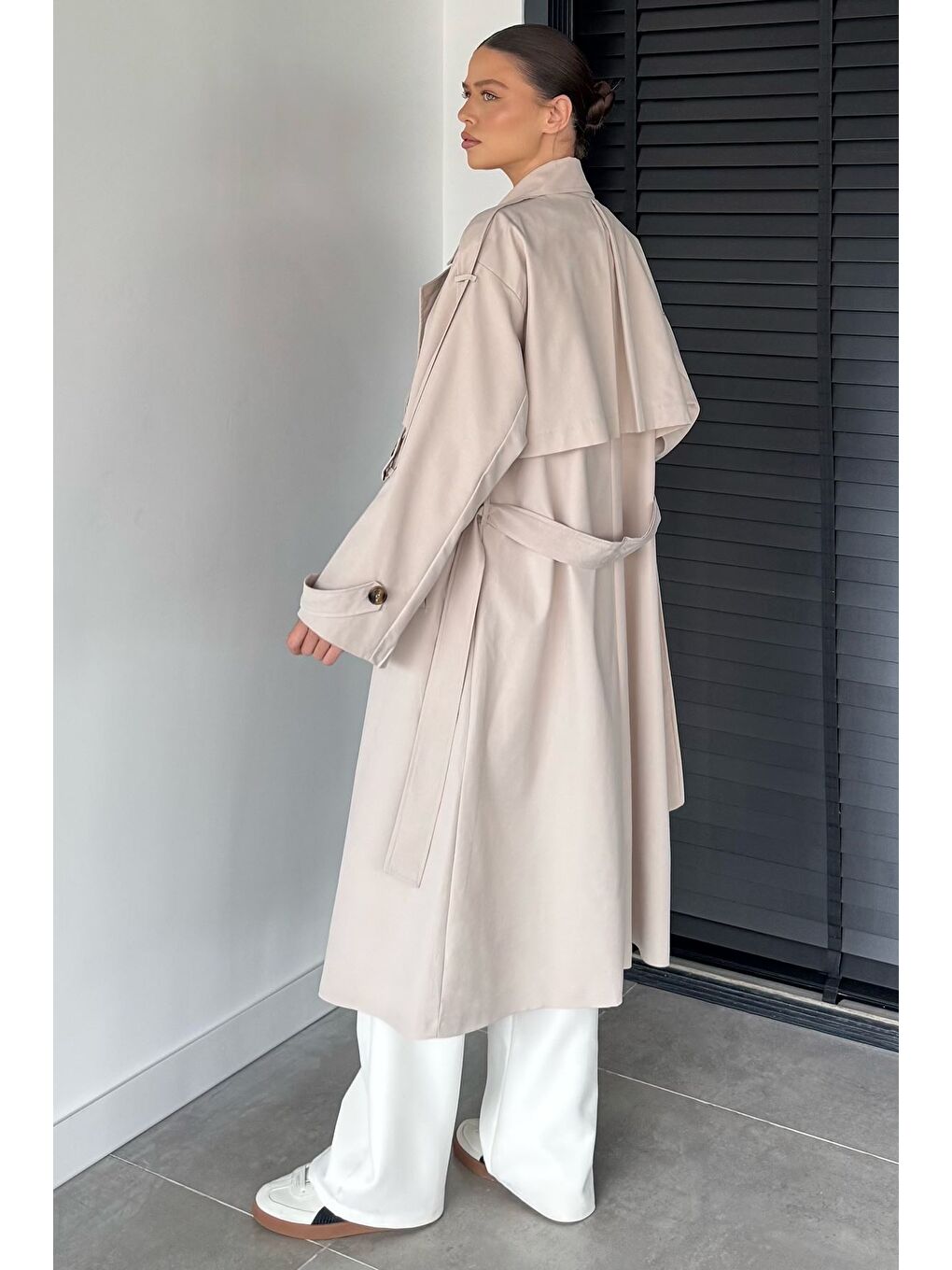 Bej Kadın İç Astarlı Bel Kuşak Detaylı Çift Cepli Uzun Trençkot-3