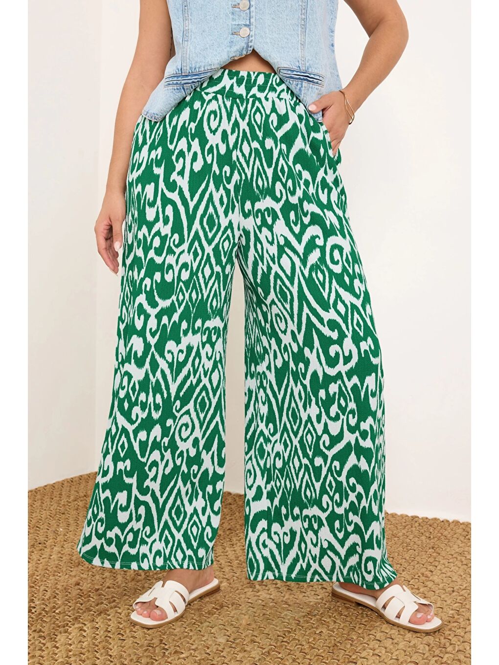Yeşil Büyük Beden Beli Lastikli Bol Paça Desenli Cepli Pantolon 303969-1