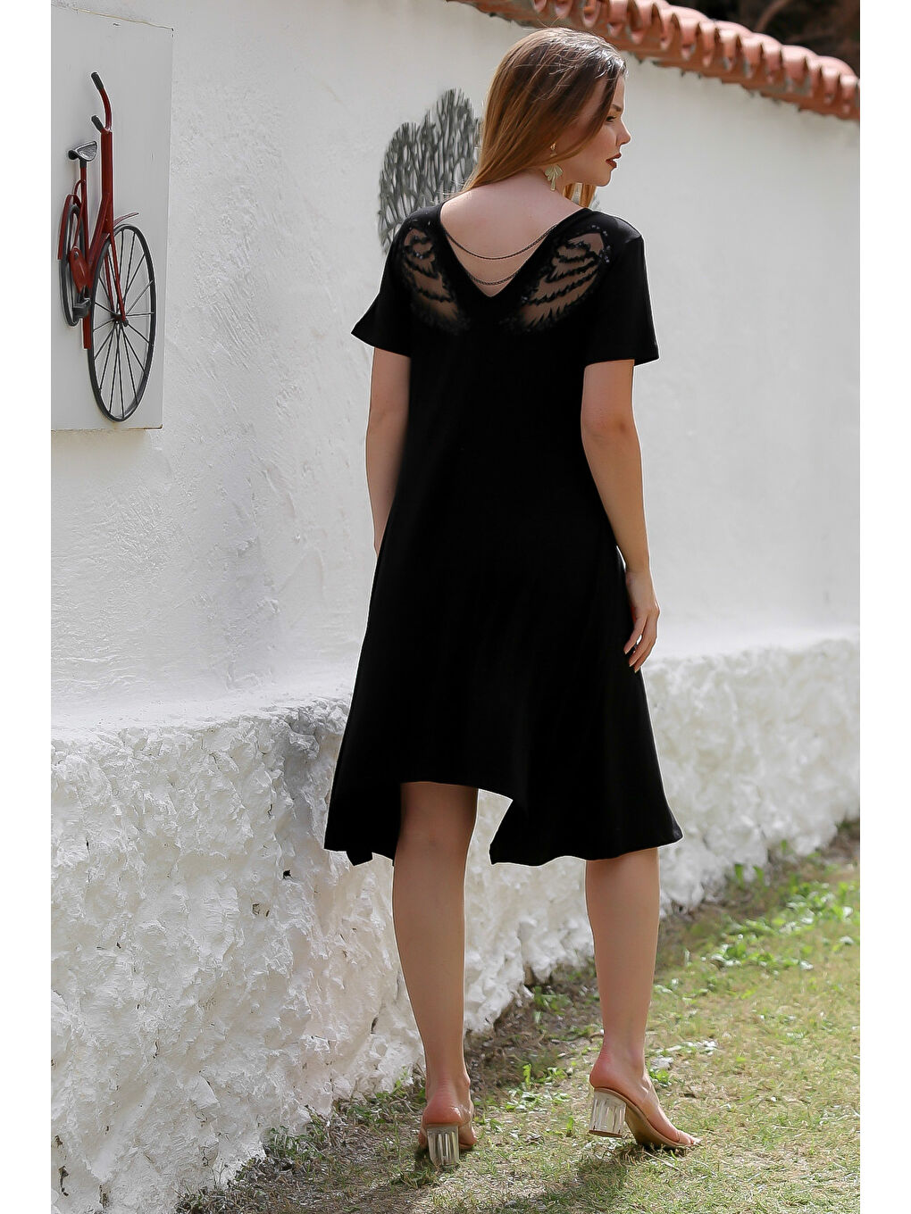 Siyah V Yaka Kısa Kol Zincirli Sırtı Dantelli Örme Asimetrik Casual Elbise-5