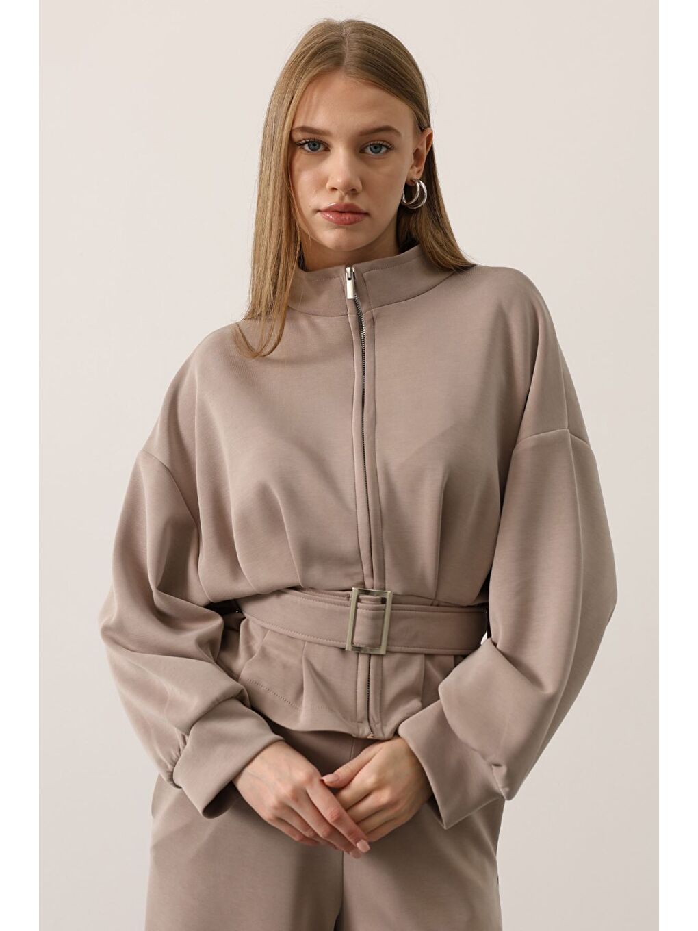 Bej Kadın Fermuar Detaylı Ön Bağlamalı Ceket-1