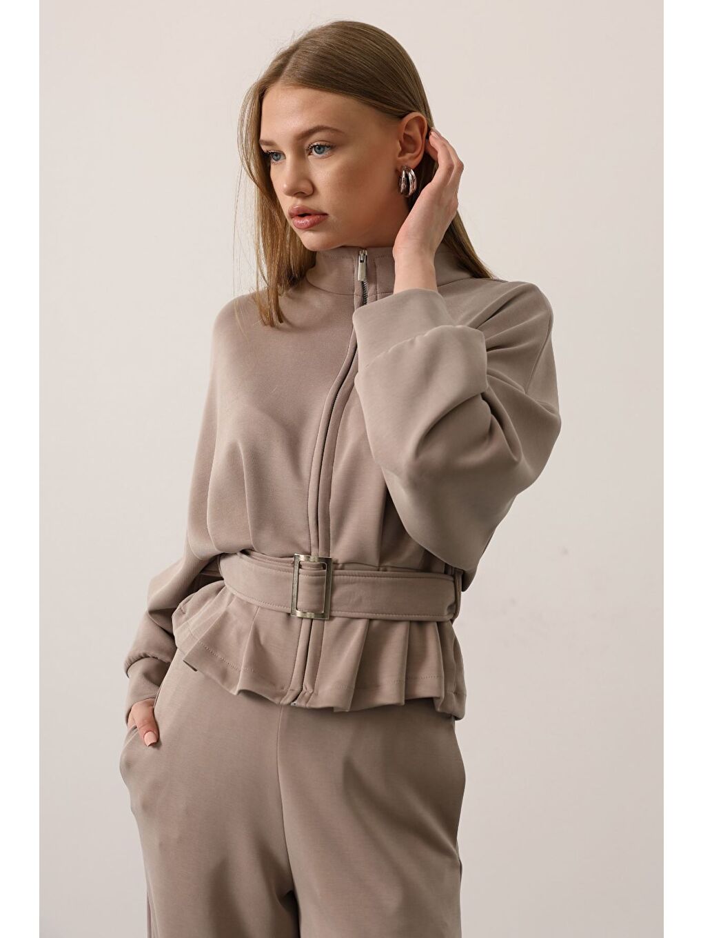 Bej Kadın Fermuar Detaylı Ön Bağlamalı Ceket-2