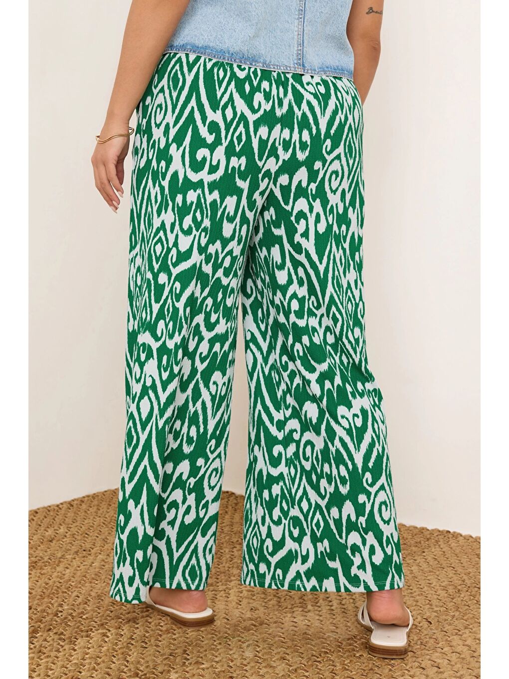 Yeşil Büyük Beden Beli Lastikli Bol Paça Desenli Cepli Pantolon 303969-4
