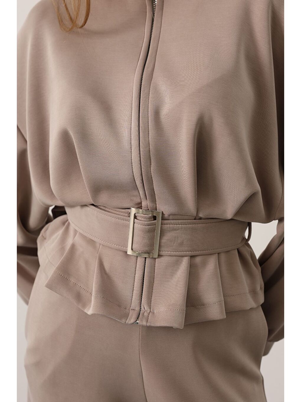 Bej Kadın Fermuar Detaylı Ön Bağlamalı Ceket-3