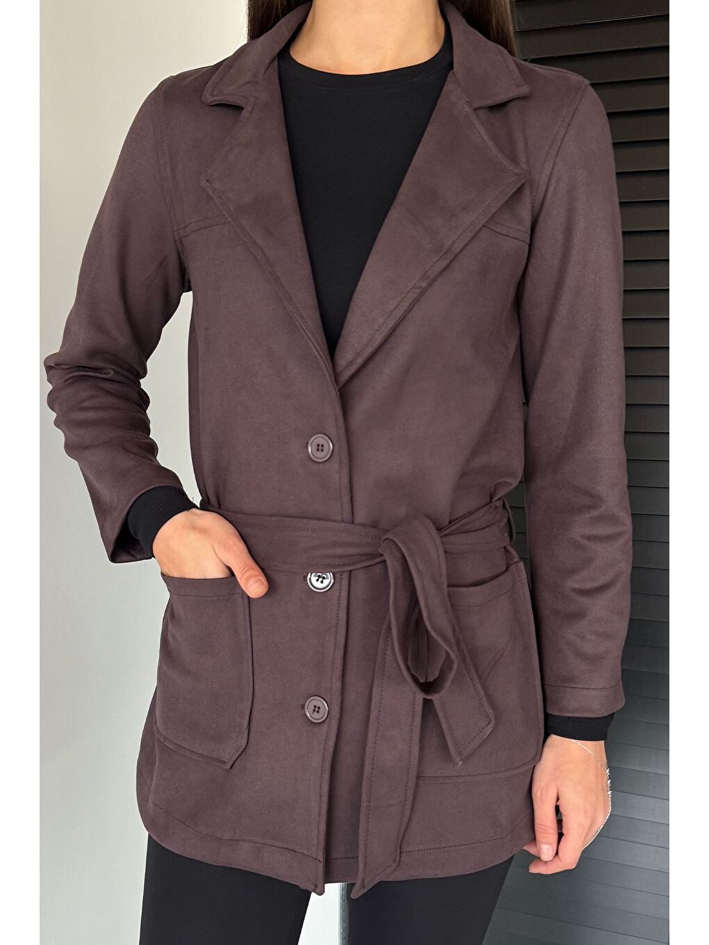 Kahverengi Kadın Kruvaze Yaka Ön Düğmeli Bel Kuşaklı Ceket-2
