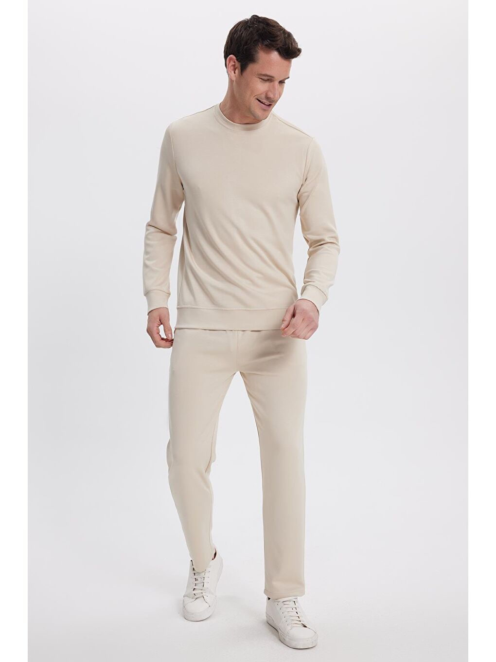 Beyaz Erkek Slim Fit Dar Kesim Beli Bağcıklı 3 Cepli Geniş Paça Kemik Eşofman Altı-3