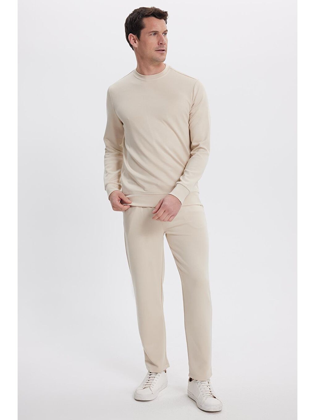 Beyaz Erkek Slim Fit Dar Kesim Beli Bağcıklı 3 Cepli Geniş Paça Kemik Eşofman Altı-4