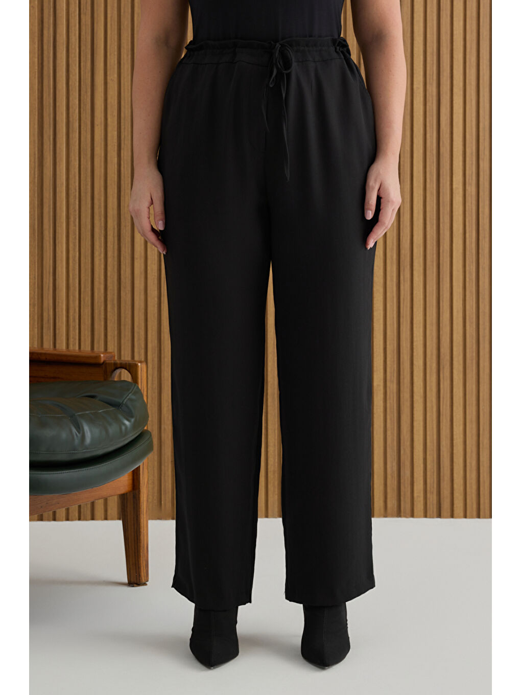 Siyah Beli Bağcıklı Lyocell Pantolon-2