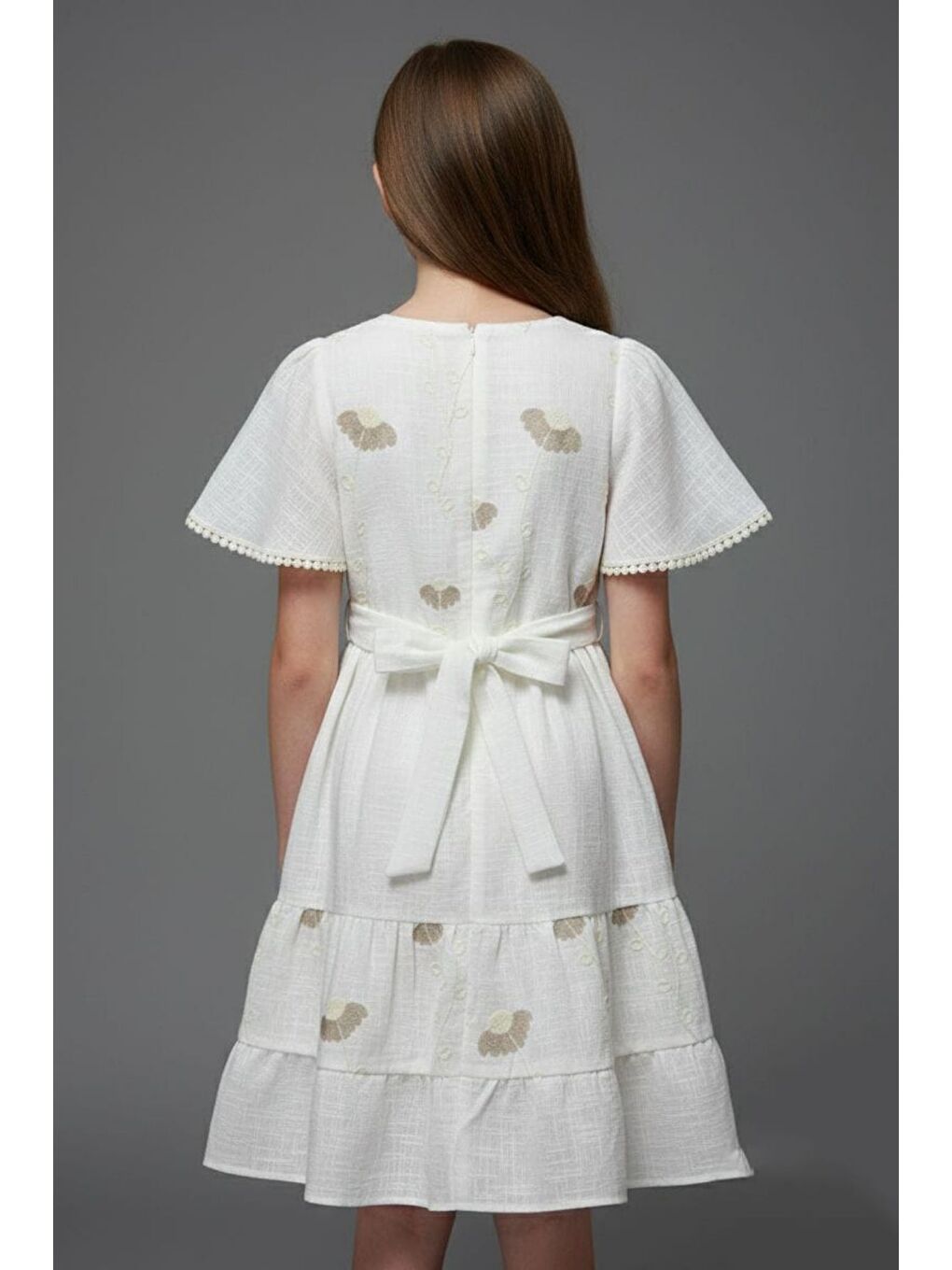 Beyaz Kız Çocuk Çiçek İşlemeli Çantalı Kısa Kollu Elbise-3
