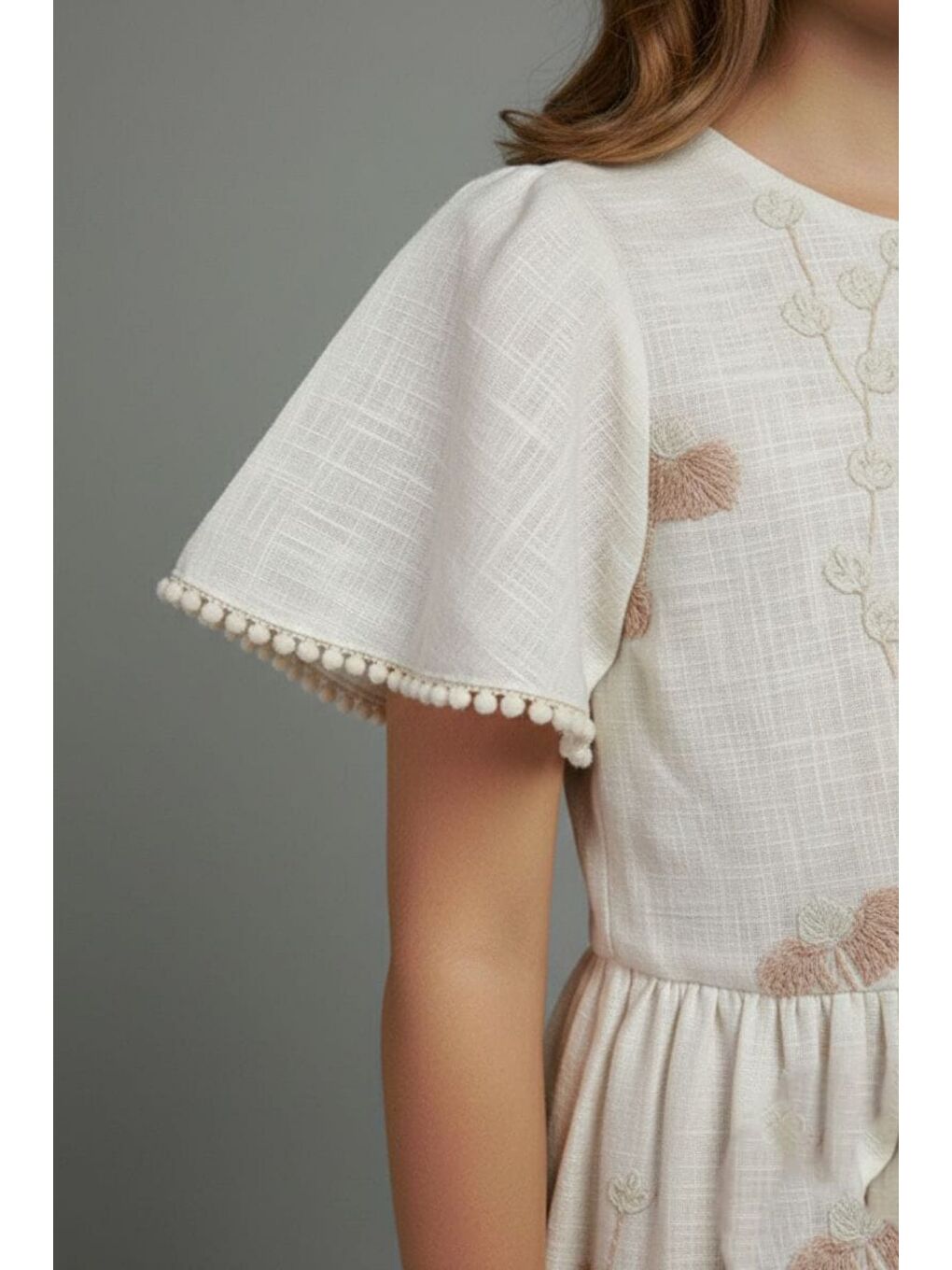 Beyaz Kız Çocuk Çiçek İşlemeli Çantalı Kısa Kollu Elbise-4