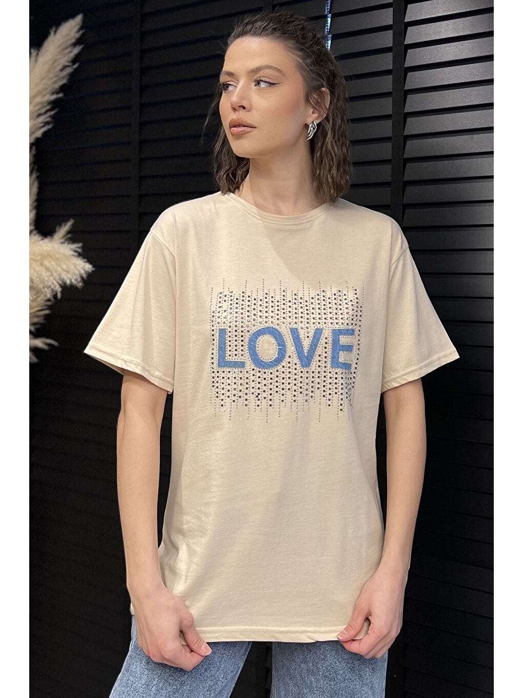 Bej Love Taşlı Bisiklet Yaka Kadın Tişört