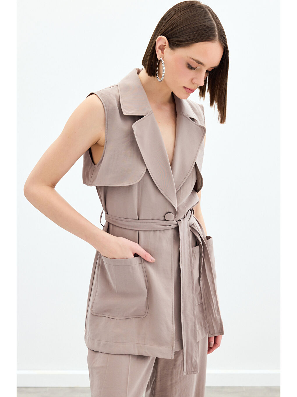 Bej Kuşaklı Uzun Yelek - Vizon-3
