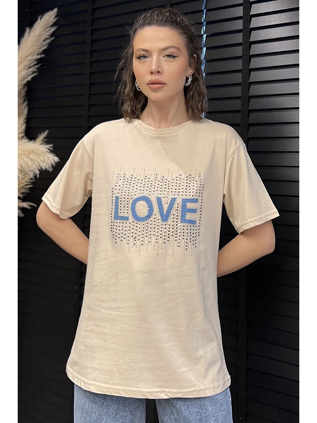 Bej Love Taşlı Bisiklet Yaka Kadın Tişört-1